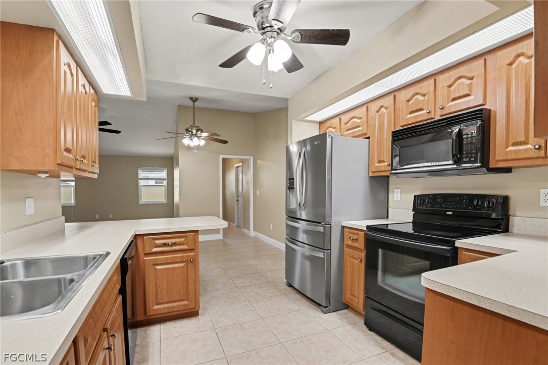 3 Bed Pool Home for Sale in Cape Coral, photo 6