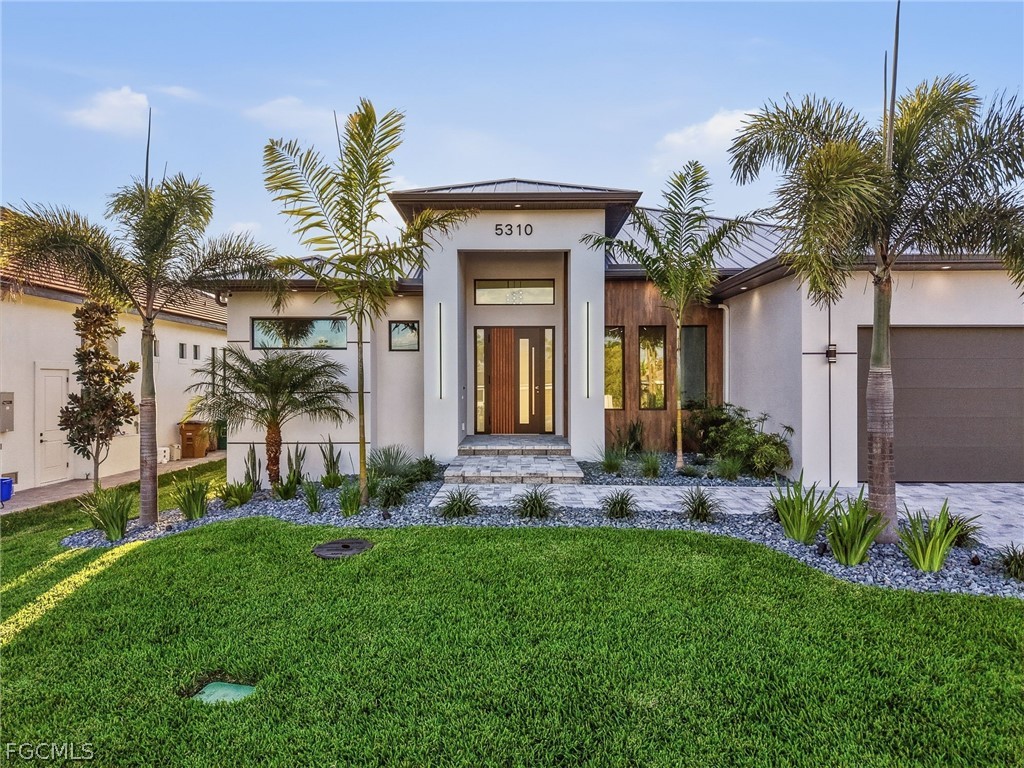 3 Bed Pool Home for Sale in Cape Coral, photo 6