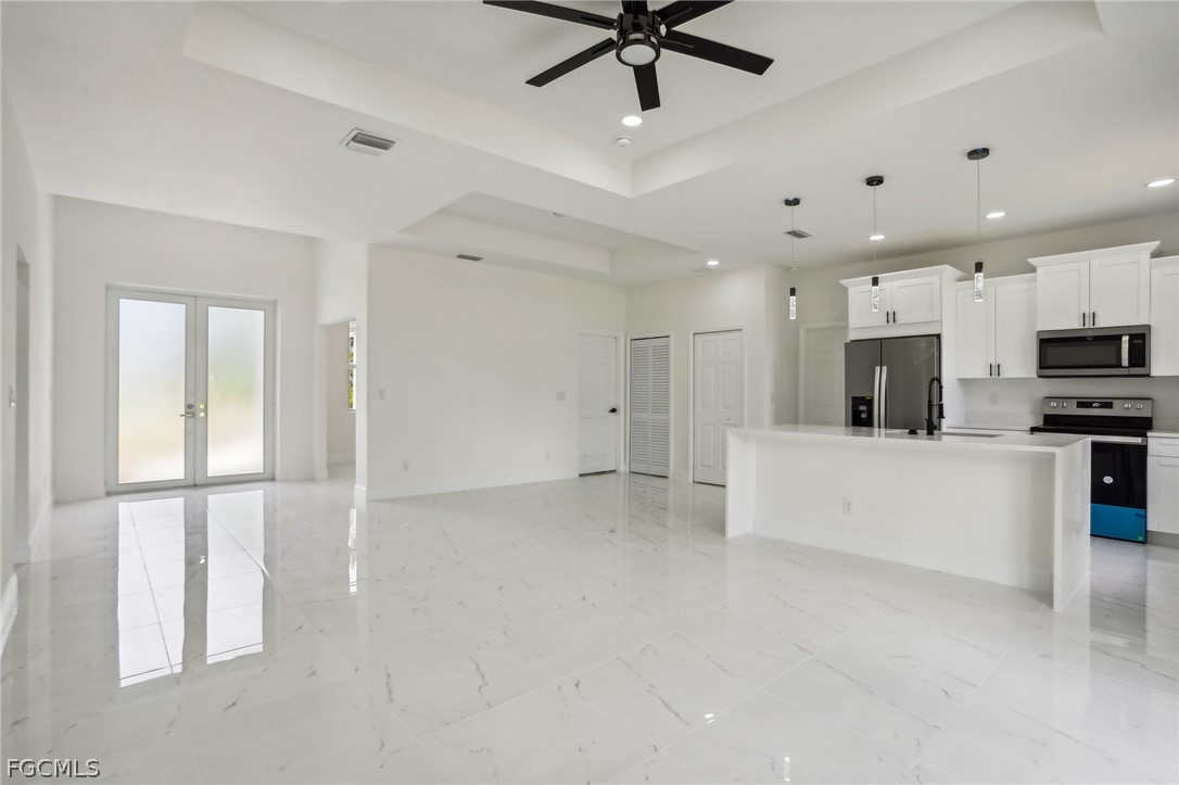 3 Bed SingleFamilyResidence for Sale in Lehigh Acres, photo 6