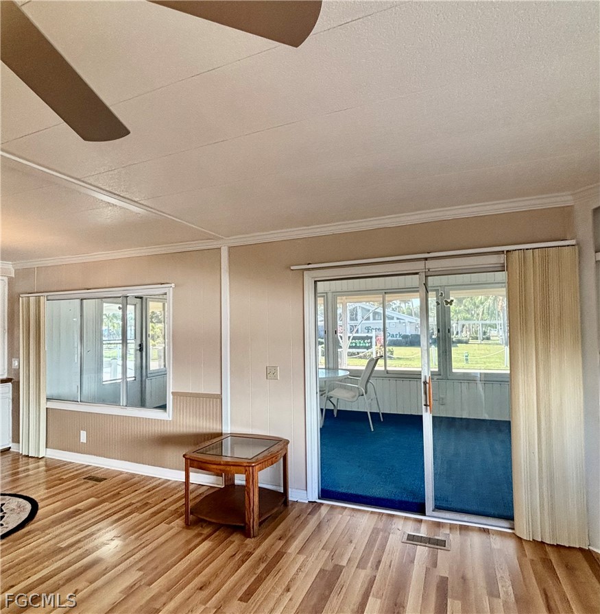 2 Bed ManufacturedHome for Sale in North Fort Myers, photo 6