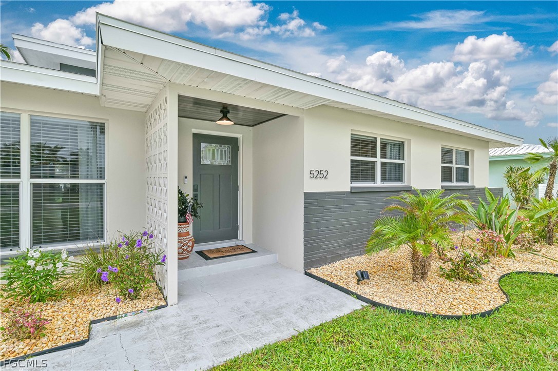 3 Bed Waterfront Home for Sale in Cape Coral, photo 6