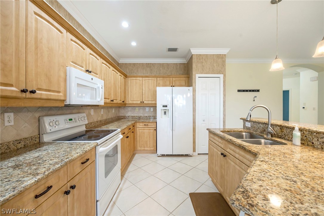 2 Bed Waterfront Home for Sale in Naples, photo 6