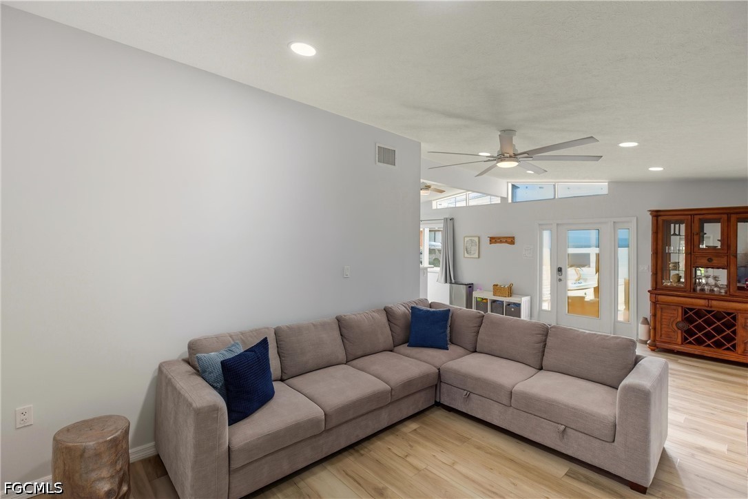 3 Bed SingleFamilyResidence for Sale in Leilani, photo 6