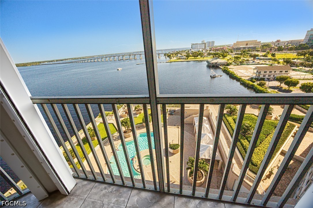 2 Bed Waterfront Home for Sale in Fort Myers, photo 6