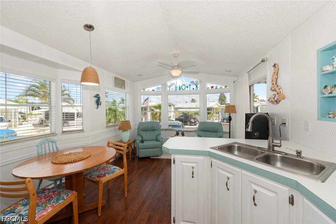 2 Bed ManufacturedHome for Sale in Estero, photo 6