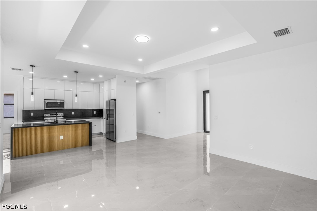 4 Bed SingleFamilyResidence for Sale in Lehigh Acres, photo 6
