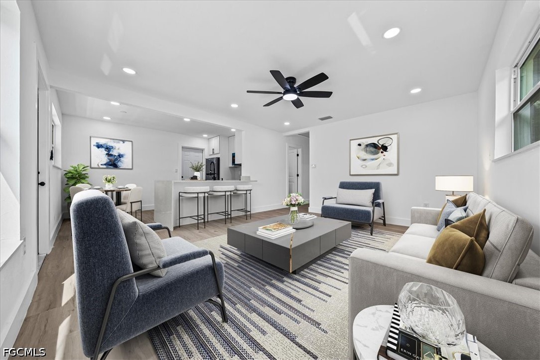 2 Bed SingleFamilyResidence for Sale in Fort Myers, photo 6