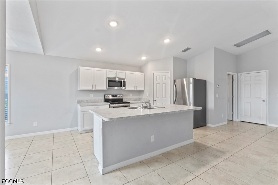 3 Bed SingleFamilyResidence for Sale in Cape Coral, photo 6