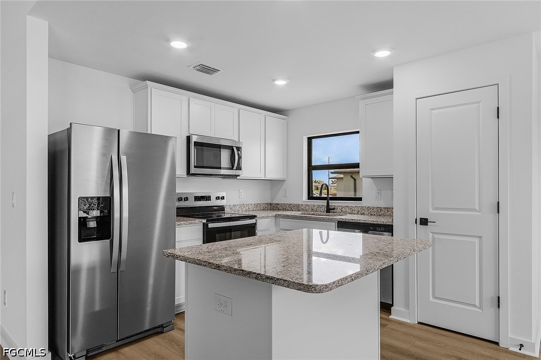 3 Bed SingleFamilyResidence for Sale in Mirror Lakes, photo 6