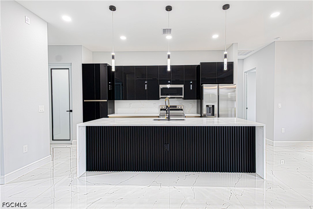 3 Bed SingleFamilyResidence for Sale in Lehigh Acres, photo 6