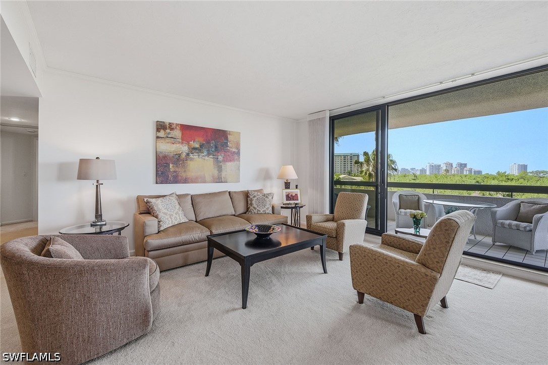 3 Bed Condominium for Sale in Grosvenor, photo 6