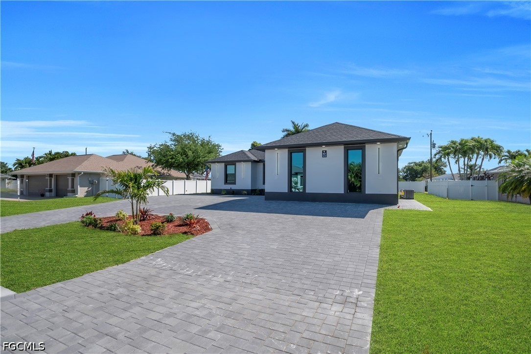 3 Bed SingleFamilyResidence for Sale in Cape Coral, photo 6