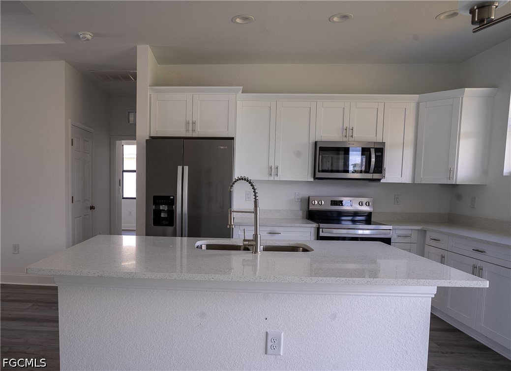 3 Bed SingleFamilyResidence for Sale in Port Charlotte, photo 6