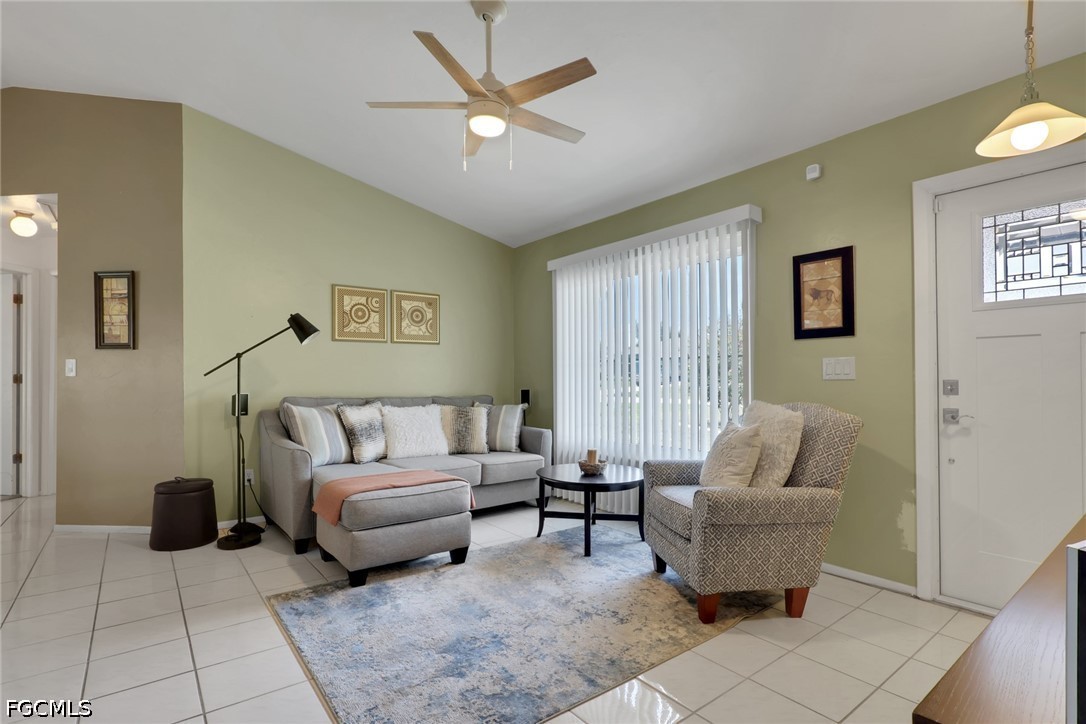 3 Bed SingleFamilyResidence for Sale in Cape Coral, photo 6