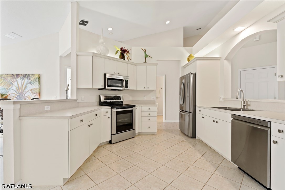 2 Bed Condominium for Sale in Sabal Palm, photo 6