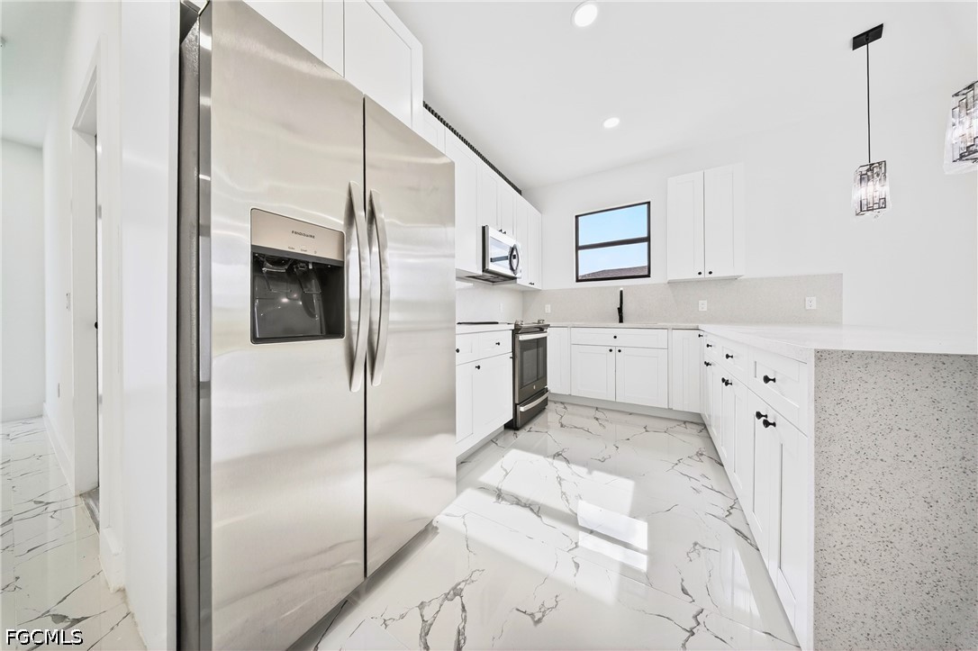 3 Bed SingleFamilyResidence for Sale in Lehigh Acres, photo 6