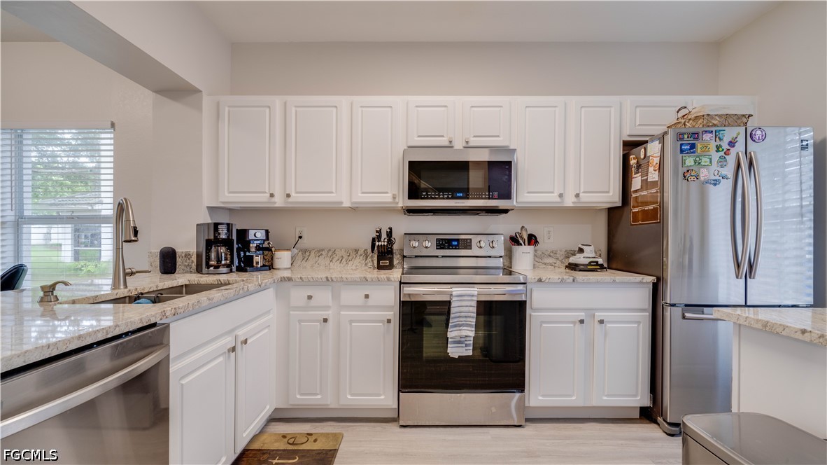2 Bed Waterfront Home for Sale in Fort Myers, photo 6