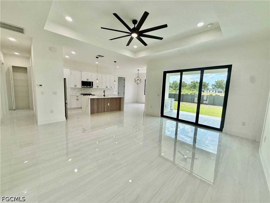 4 Bed SingleFamilyResidence for Sale in Lehigh Acres, photo 6