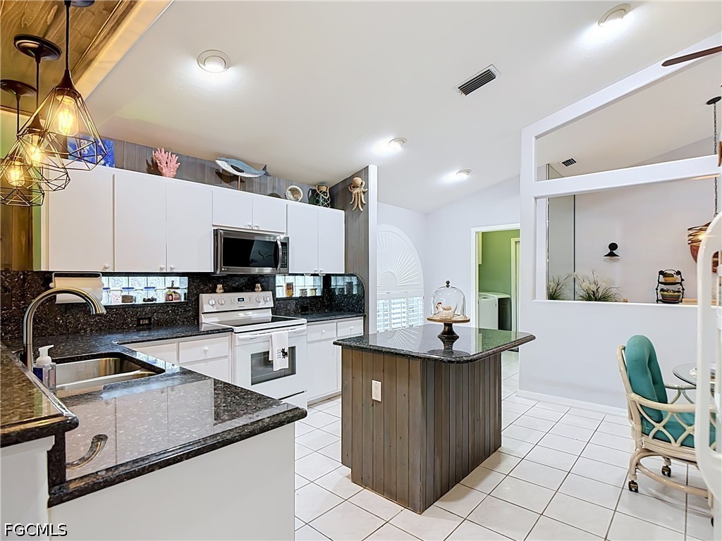2 Bed Waterfront Home for Sale in Palm Island, photo 6