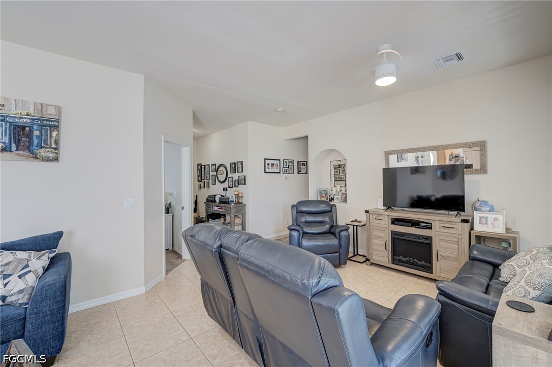 4 Bed SingleFamilyResidence for Sale in Lehigh Acres, photo 6