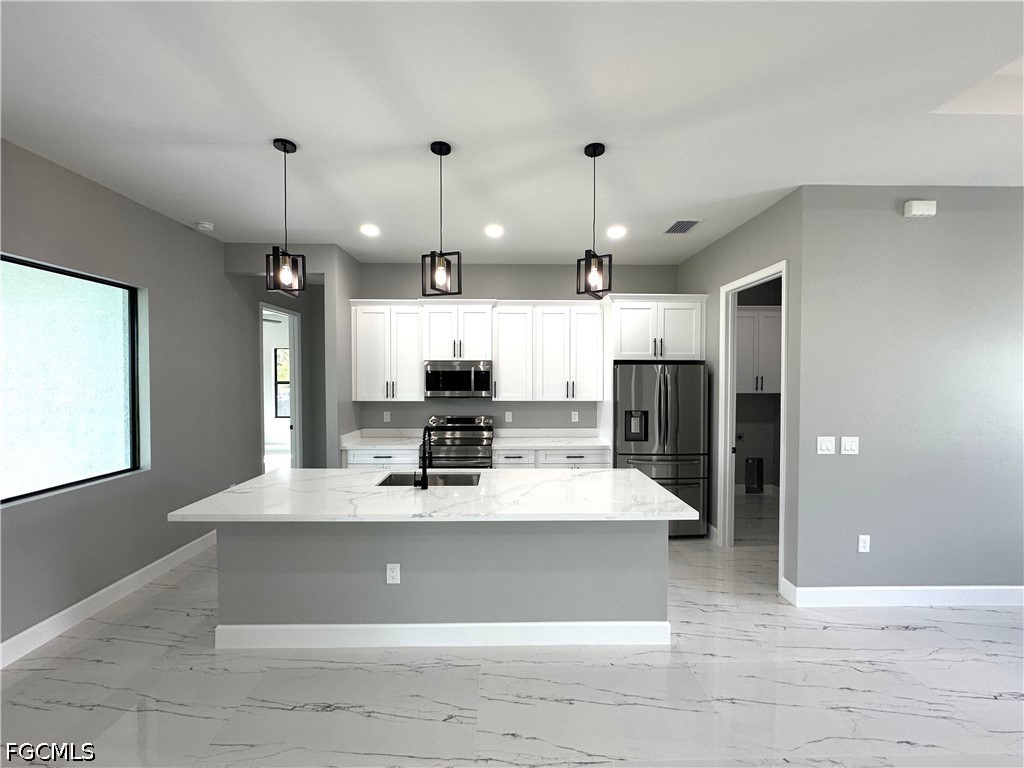 3 Bed SingleFamilyResidence for Sale in Lehigh Acres, photo 6