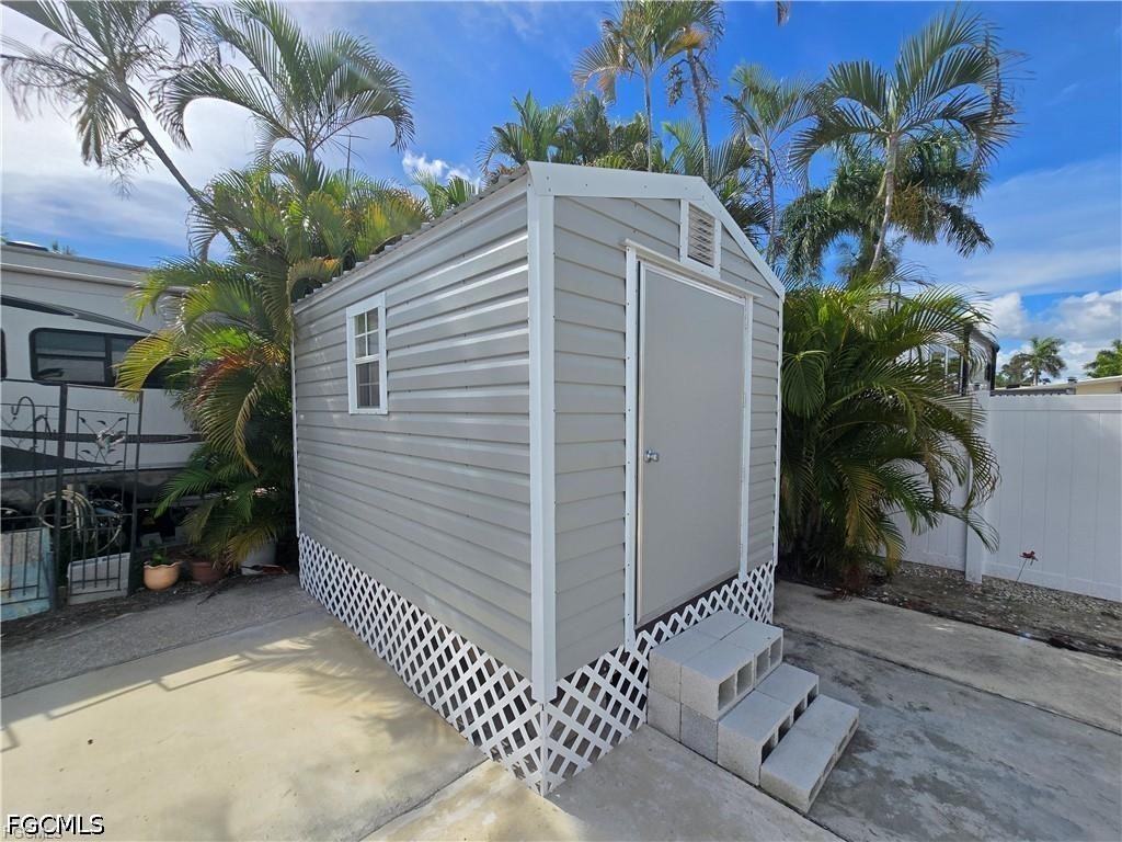 Waterfront Home for Sale in Fort Myers, photo 6