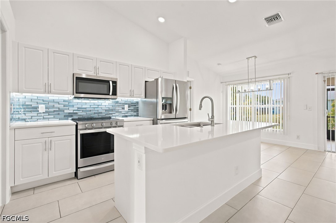3 Bed SingleFamilyResidence for Sale in Cape Coral, photo 6