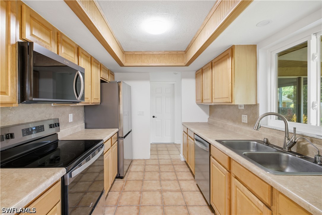 2 Bed SingleFamilyResidence for Sale in San Carlos Park, photo 6