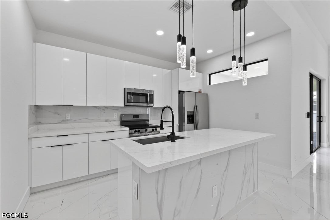 4 Bed SingleFamilyResidence for Sale in Cape Coral, photo 6