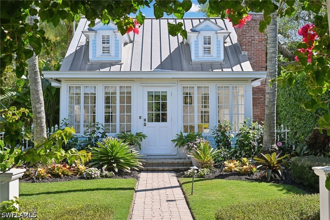 4 Bed Pool Home for Sale in Olde Naples, photo 6
