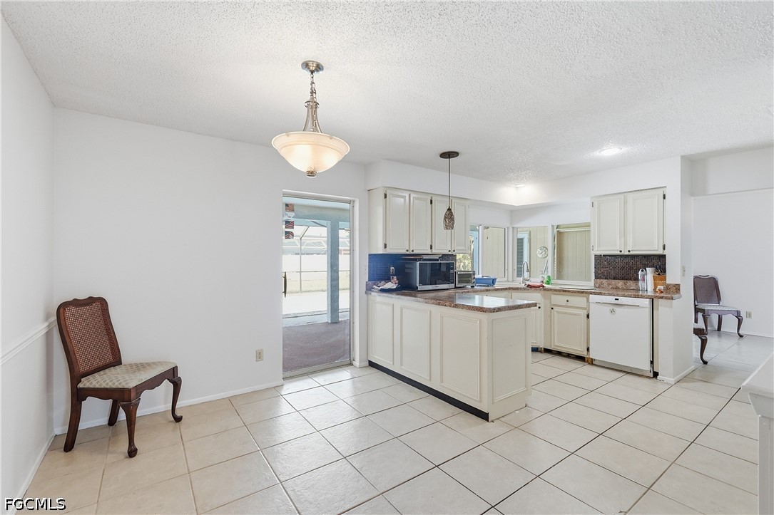4 Bed Pool Home for Sale in Cape Coral, photo 6