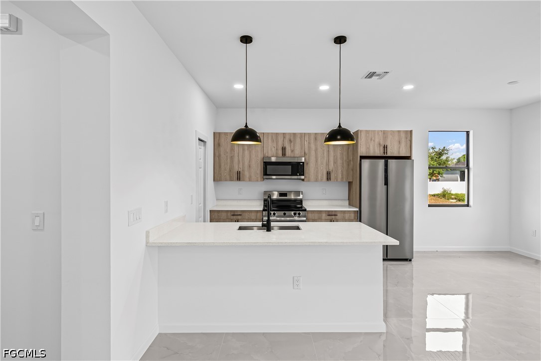 3 Bed SingleFamilyResidence for Sale in Lehigh Acres, photo 6