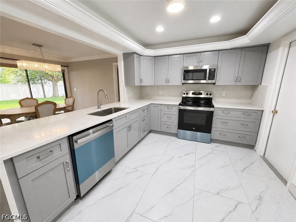 3 Bed SingleFamilyResidence for Sale in Cape Coral, photo 6