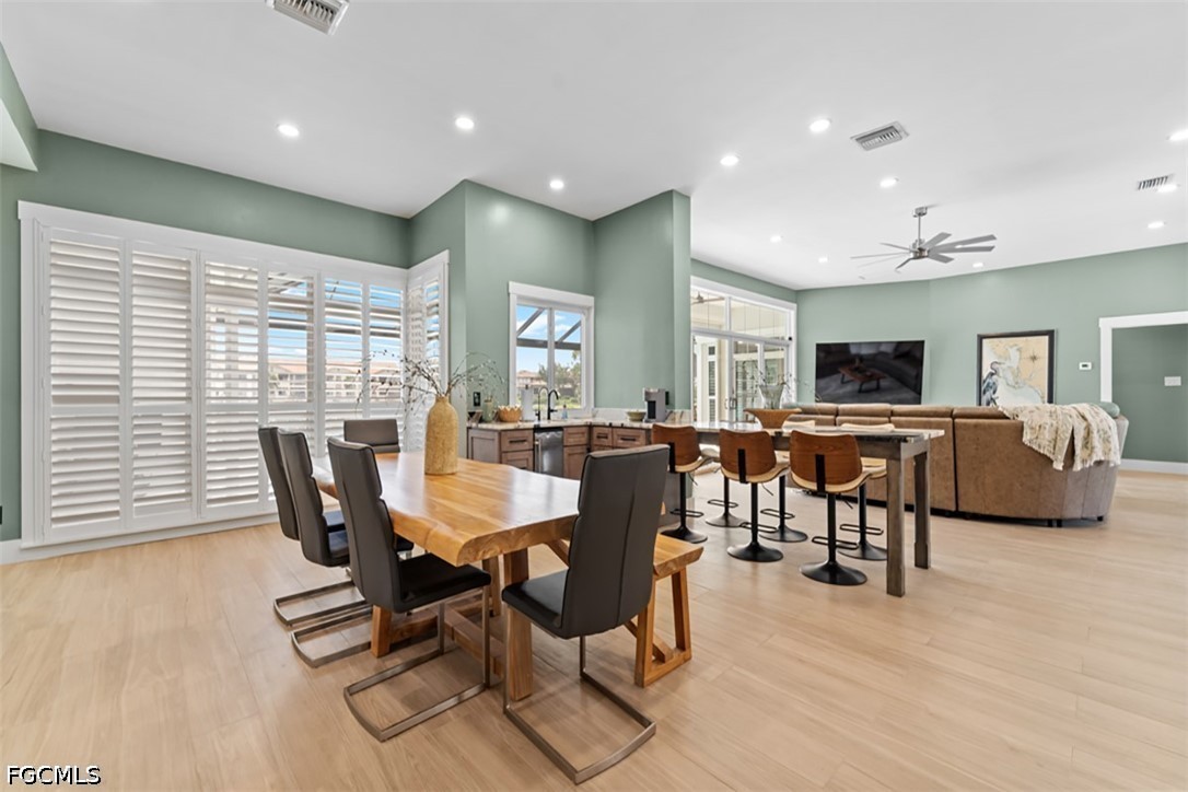 4 Bed Pool Home for Sale in The Forest, photo 6