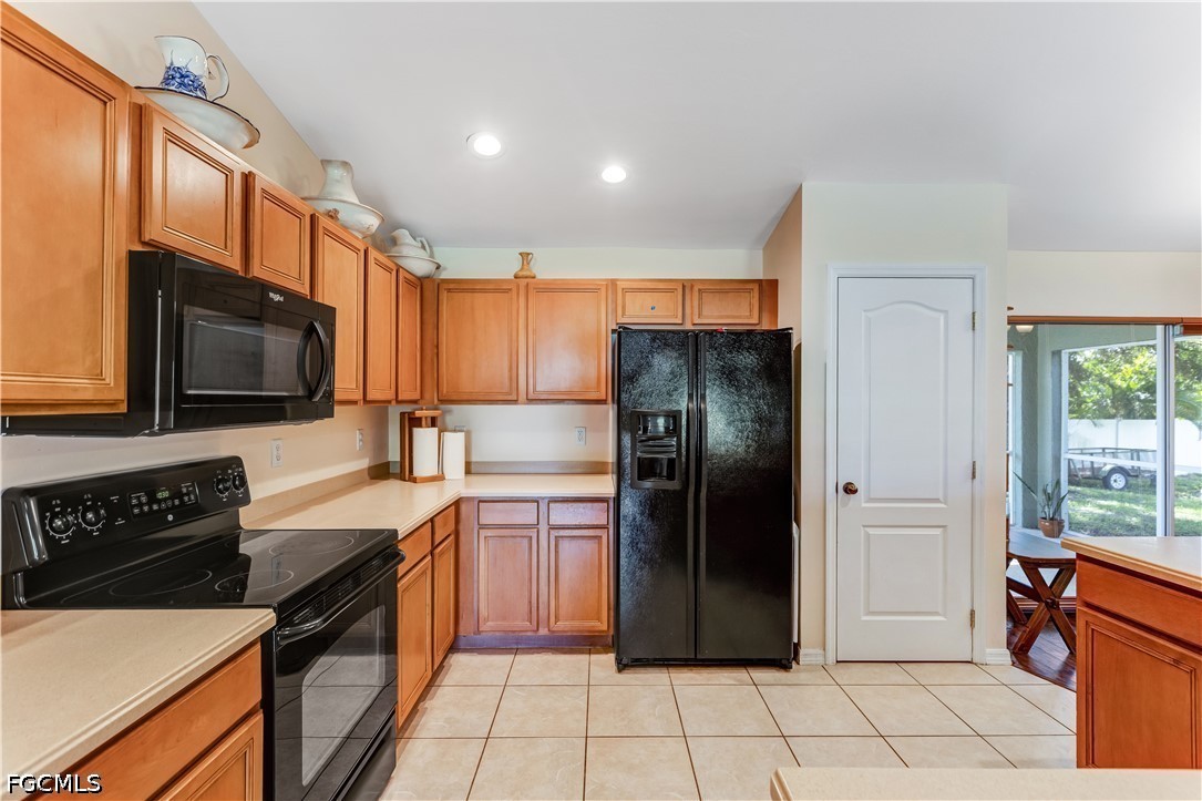 3 Bed SingleFamilyResidence for Sale in Cape Coral, photo 6