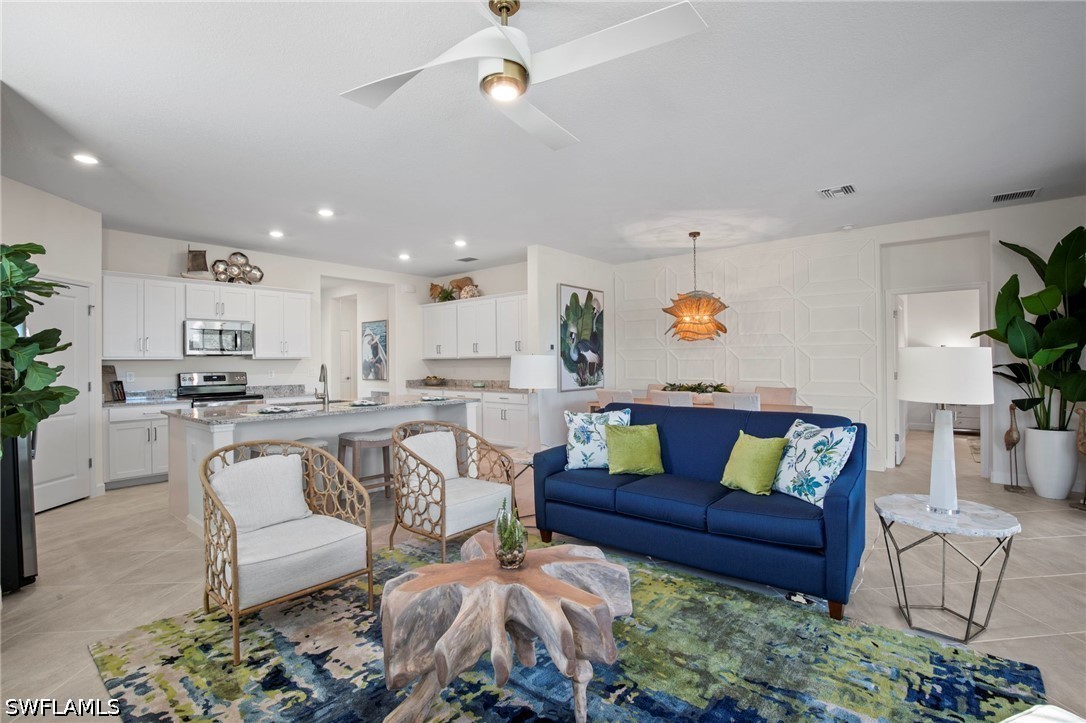 3 Bed Pool Home for Sale in Country Club, photo 6