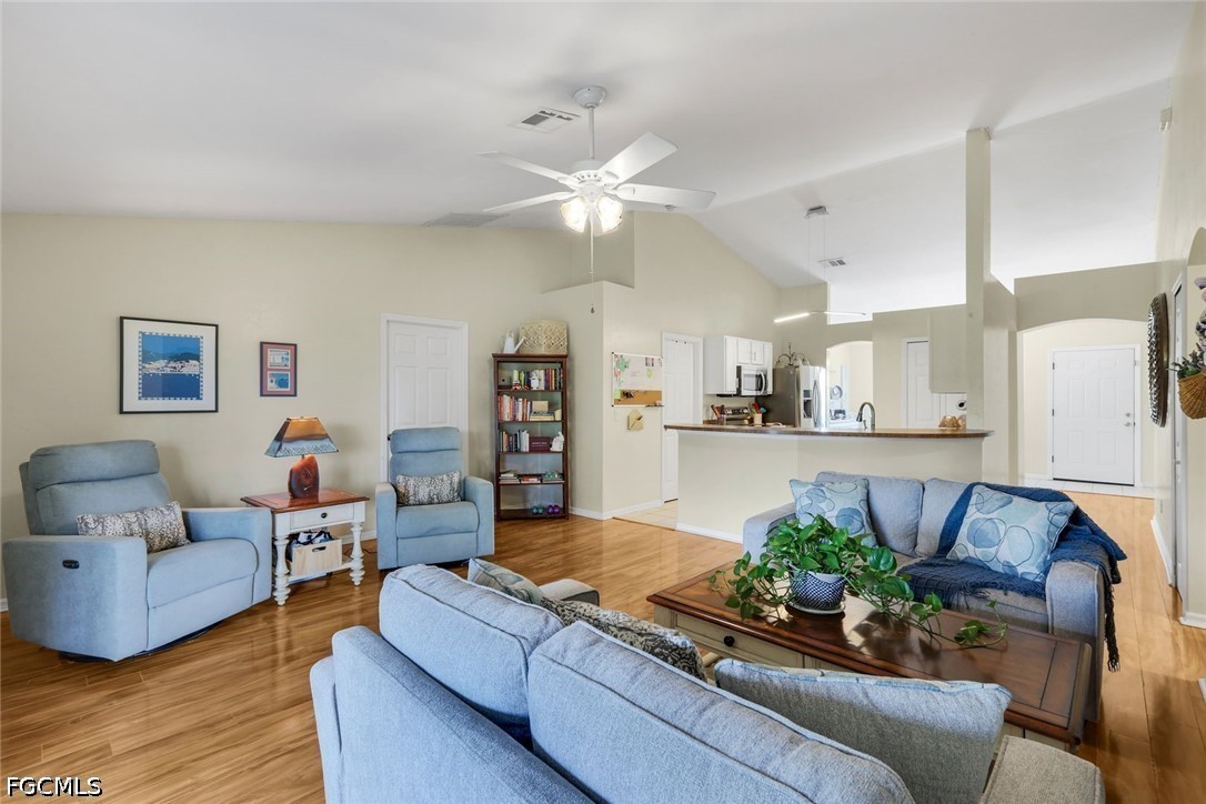 3 Bed SingleFamilyResidence for Sale in Cape Coral, photo 6