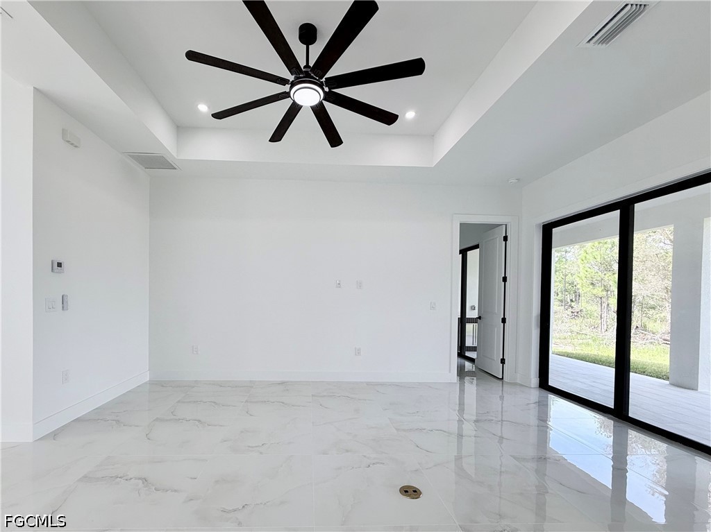 3 Bed SingleFamilyResidence for Sale in Lehigh Acres, photo 6