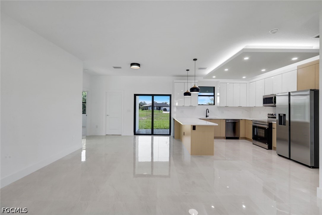 4 Bed SingleFamilyResidence for Sale in Cape Coral, photo 6