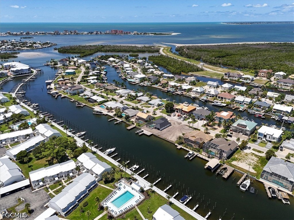 Waterfront Home for Sale in Siesta Isles, photo 6