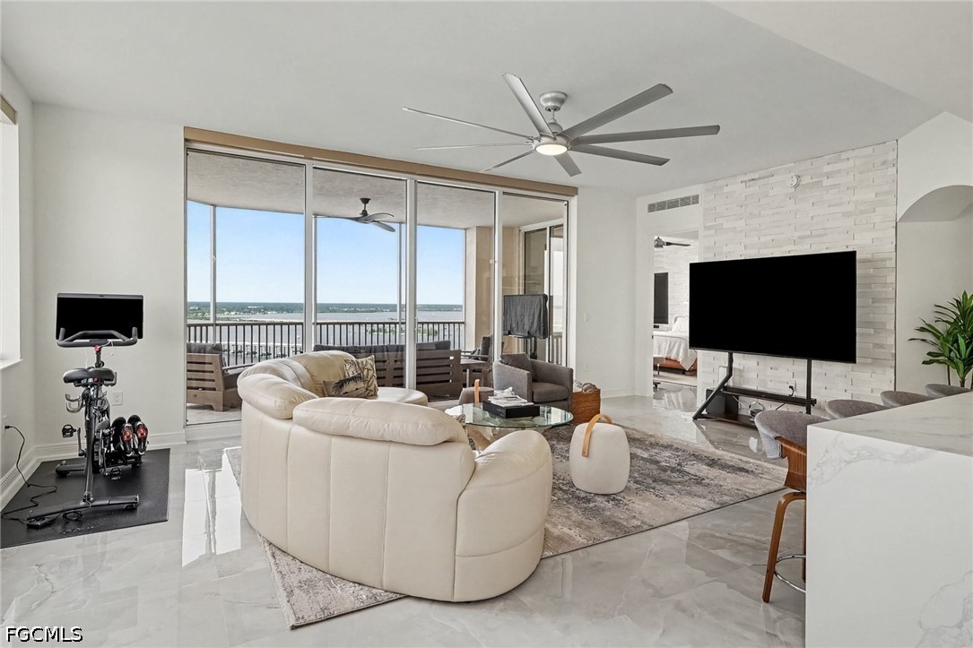 3 Bed Waterfront Home for Sale in Fort Myers, photo 6