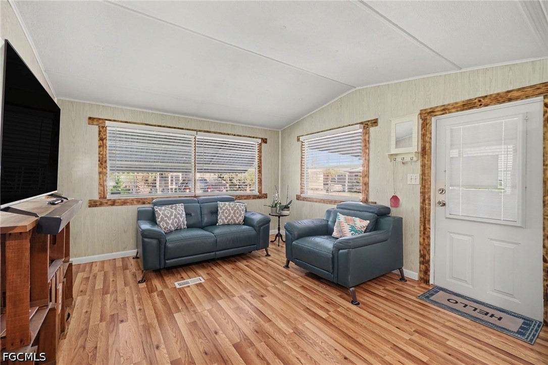 2 Bed ManufacturedHome for Sale in North Fort Myers, photo 6