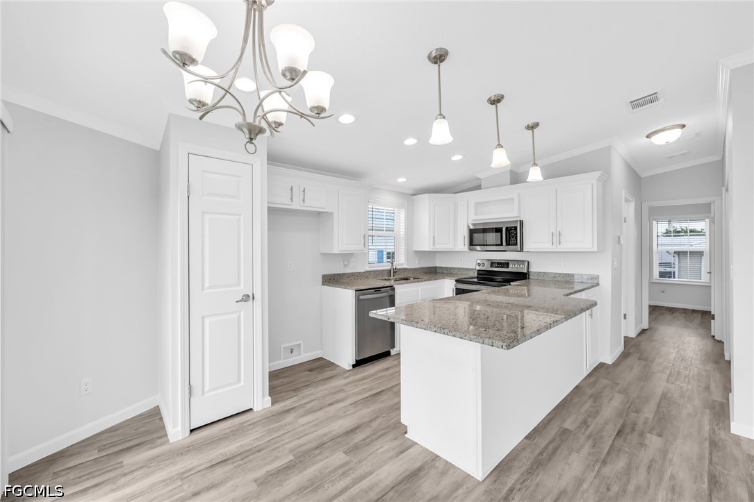 2 Bed Waterfront Home for Sale in Fort Myers, photo 6