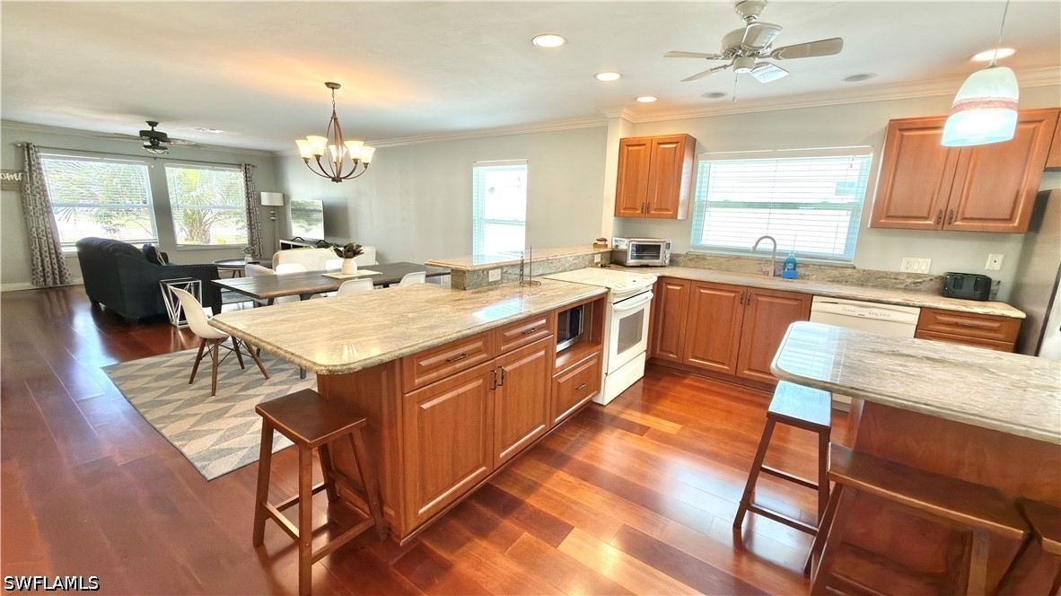 2 Bed SingleFamilyResidence for Sale in Naples, photo 6