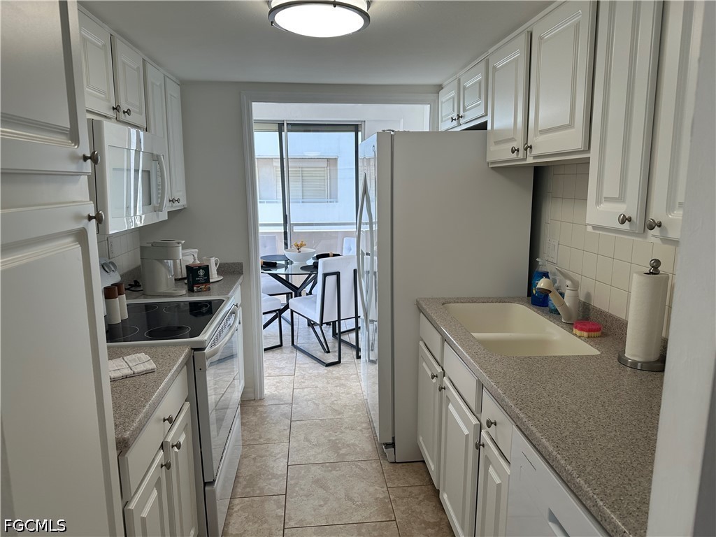 2 Bed Pool Home for Sale in Cape Coral, photo 6