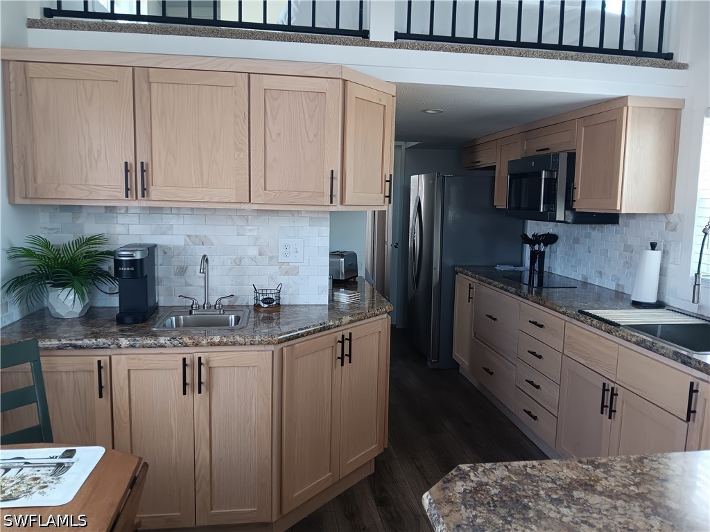 Residential for Sale in Palm Breeze, photo 6