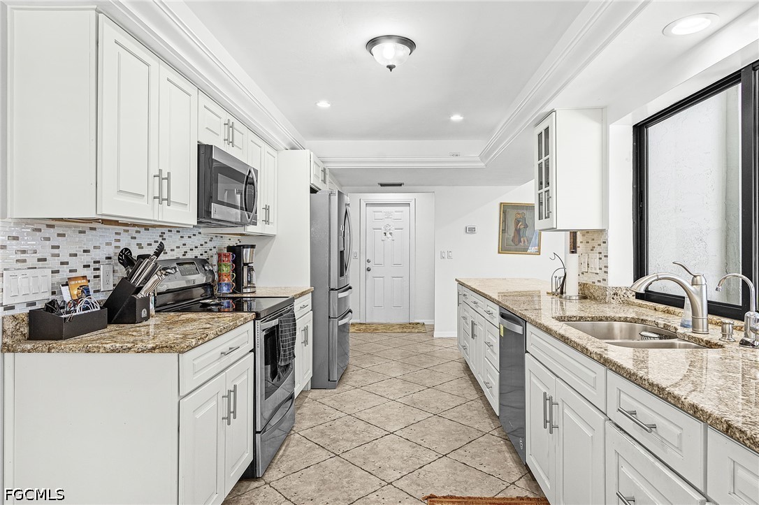 3 Bed Pool Home for Sale in Lochmoor, photo 6