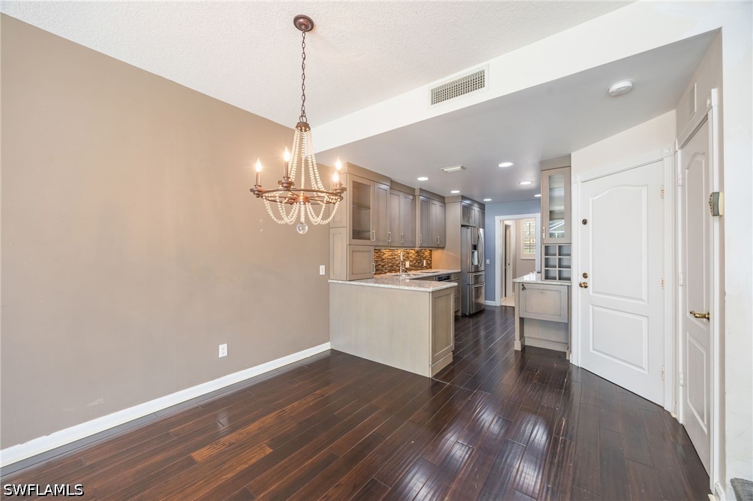 3 Bed Pool Home for Sale in The Cove, photo 6