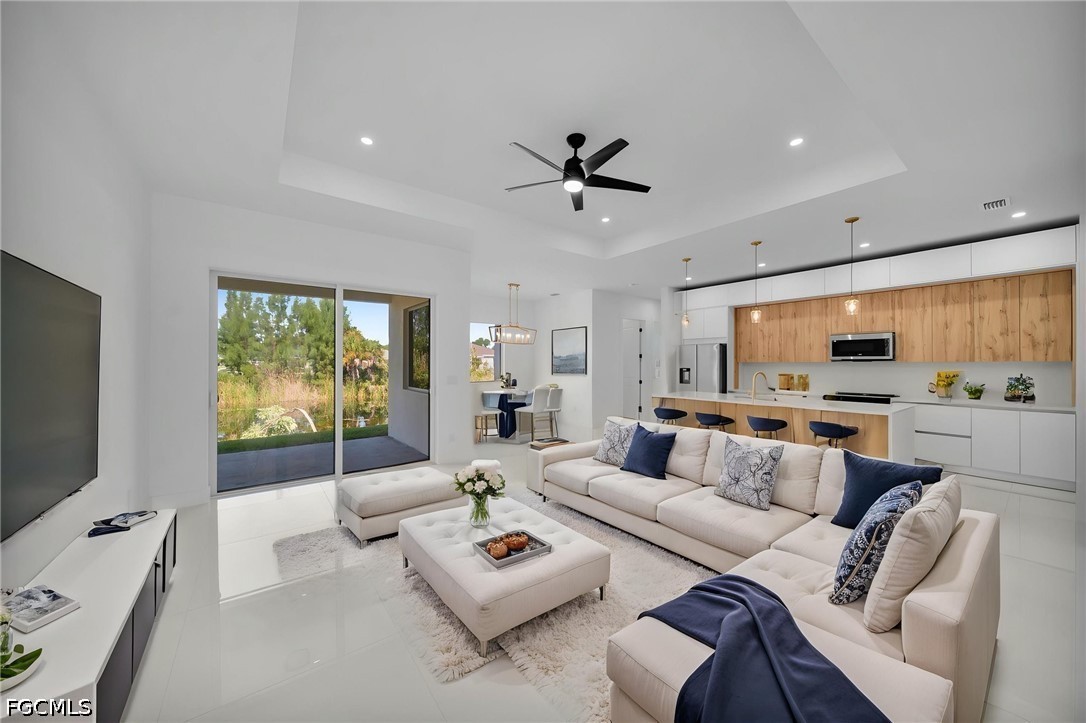 3 Bed Waterfront Home for Sale in Cape Coral, photo 6