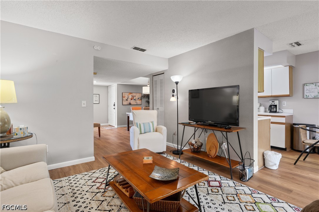 2 Bed Waterfront Home for Sale in Fort Myers, photo 6